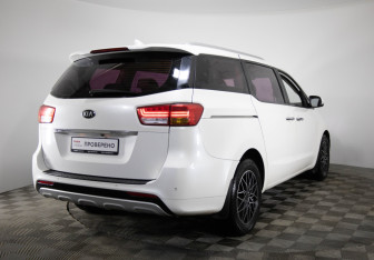 Подержанный автомобиль Kia Carnival 2016 года (5 фото)