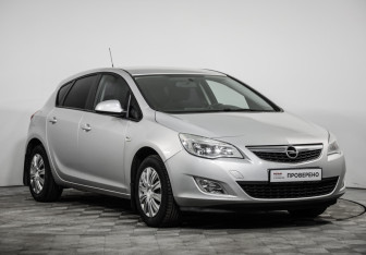 Подержанный автомобиль Opel Astra Hatchback 2011 года (3 фото)