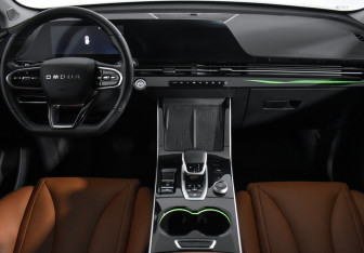 Подержанный автомобиль Omoda C5 2023 года (19 фото)