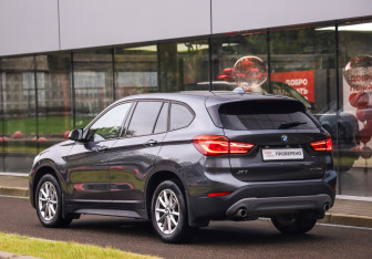 Подержанный автомобиль BMW X1 2018 года (8 фото)
