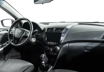 Подержанный автомобиль Hyundai Solaris Sedan 2011 года (9 фото)