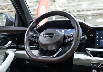 Подержанный автомобиль Geely Monjaro 2023 года (17 фото)