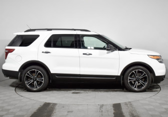 Подержанный автомобиль Ford Explorer 2014 года (4 фото)