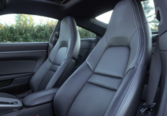 Подержанный автомобиль Porsche 911 Coupe 2021 года (24 фото)