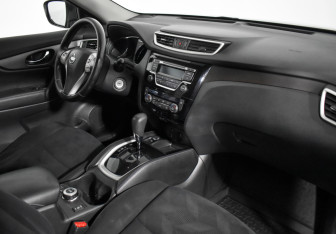 Подержанный автомобиль Nissan X-Trail 2015 года (12 фото)
