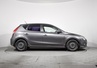 Подержанный автомобиль Hyundai i30 Hatchback 2011 года (4 фото)