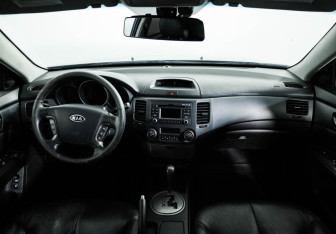 Подержанный автомобиль Kia Magentis 2009 года (9 фото)