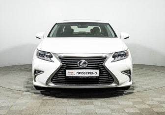 Подержанный автомобиль Lexus ES 2015 года (2 фото)