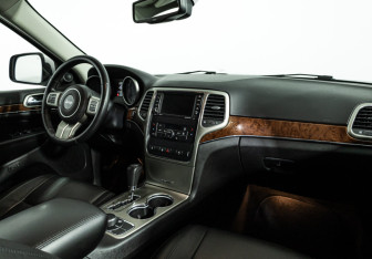 Подержанный автомобиль Jeep Grand Cherokee 2012 года (9 фото)