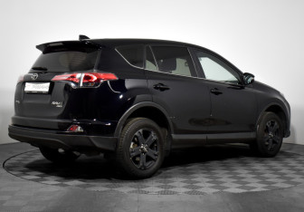 Подержанный автомобиль Toyota RAV4 2018 года (5 фото)