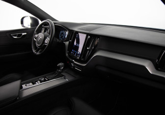 Подержанный автомобиль Volvo XC60 2020 года (25 фото)