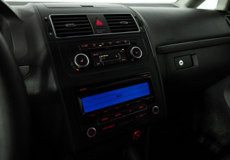 Подержанный автомобиль Volkswagen Touran 2010 года (15 фото)