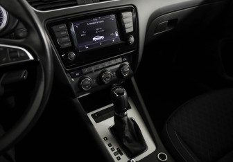 Подержанный автомобиль Skoda Octavia Liftback 2016 года (18 фото)