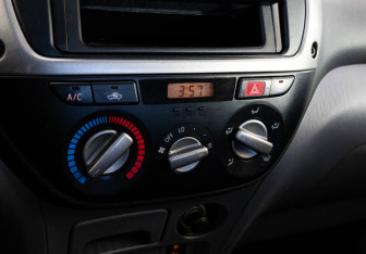 Подержанный автомобиль Toyota RAV4 2000 года (13 фото)