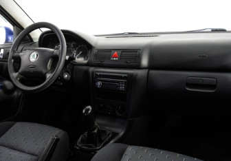 Подержанный автомобиль Skoda Octavia Liftback 2006 года (9 фото)