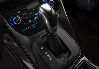 Подержанный автомобиль Ford Kuga 2017 года (10 фото)