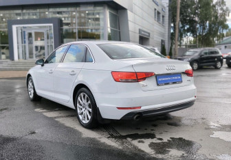 Подержанный автомобиль Audi A4 Sedan 2015 года (6 фото)