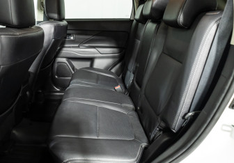 Подержанный автомобиль Mitsubishi Outlander 2018 года (10 фото)