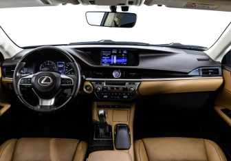 Подержанный автомобиль Lexus ES 2016 года (11 фото)