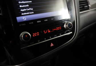 Подержанный автомобиль Mitsubishi Outlander 2021 года (18 фото)