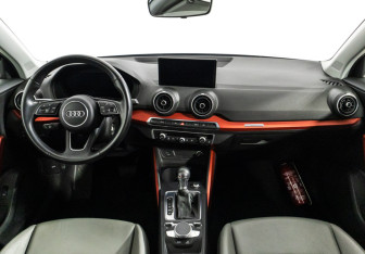 Подержанный автомобиль Audi Q2 2020 года (13 фото)