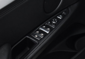 Подержанный автомобиль BMW X5 2015 года (10 фото)