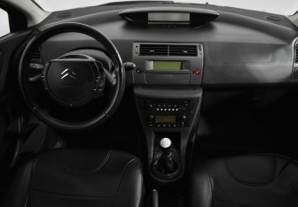 Подержанный автомобиль Citroen C4 Hatchback 2010 года (14 фото)