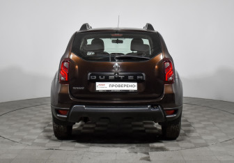 Подержанный автомобиль Renault Duster 2017 года (6 фото)