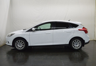 Подержанный автомобиль Ford Focus Hatchback 2013 года (8 фото)