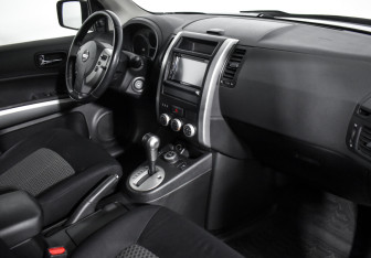 Подержанный автомобиль Nissan X-Trail 2010 года (13 фото)