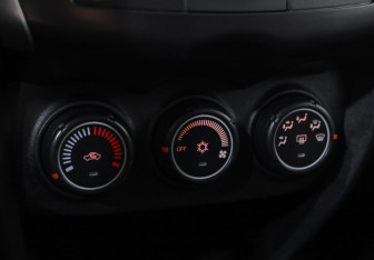 Подержанный автомобиль Mitsubishi ASX 2013 года (14 фото)