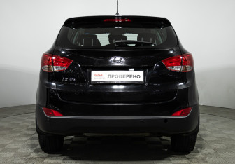 Подержанный автомобиль Hyundai ix35 2015 года (6 фото)
