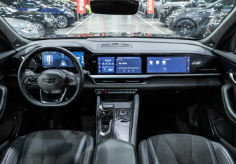 Подержанный автомобиль Geely Monjaro 2024 года (12 фото)