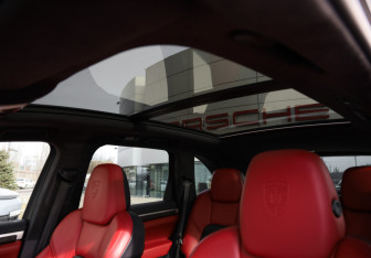 Подержанный автомобиль Porsche Cayenne 2014 года (32 фото)