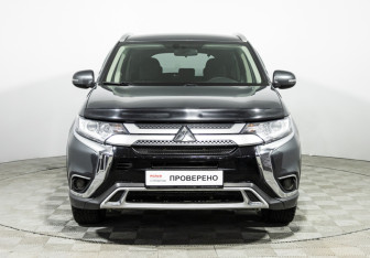 Подержанный автомобиль Mitsubishi Outlander 2020 года (2 фото)