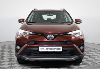 Подержанный автомобиль Toyota RAV4 2018 года (2 фото)
