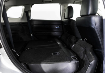 Подержанный автомобиль Mitsubishi Outlander 2013 года (15 фото)