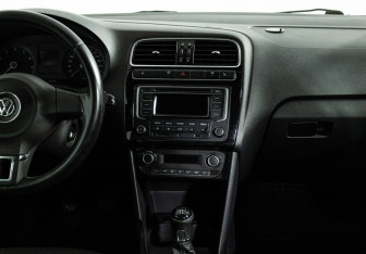 Подержанный автомобиль Volkswagen Polo Sedan 2014 года (14 фото)