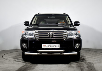 Подержанный автомобиль Toyota Land Cruiser Suv 2012 года (2 фото)