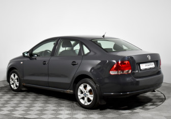 Подержанный автомобиль Volkswagen Polo Sedan 2010 года (7 фото)