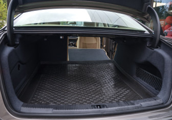 Подержанный автомобиль Audi A6 Sedan 2012 года (30 фото)