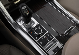 Подержанный автомобиль Land Rover Range Rover Sport 2017 года (24 фото)