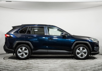 Подержанный автомобиль Toyota RAV4 2020 года (4 фото)