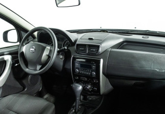 Подержанный автомобиль Nissan Terrano 2014 года (9 фото)
