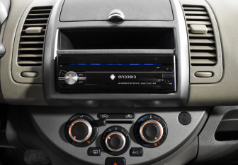 Подержанный автомобиль Nissan Note 2006 года (15 фото)