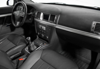 Подержанный автомобиль Opel Vectra Liftback 2008 года (12 фото)