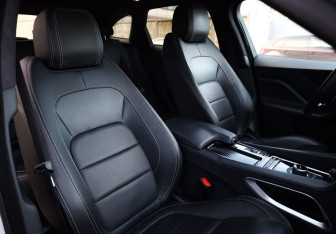 Подержанный автомобиль Jaguar F-Pace 2018 года (27 фото)