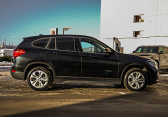 Подержанный автомобиль BMW X1 2017 года (6 фото)