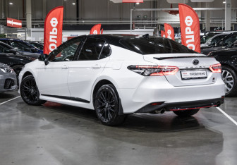Подержанный автомобиль Toyota Camry Sedan 2021 года (11 фото)