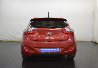 Подержанный автомобиль Hyundai i30 Hatchback 2015 года (6 фото)
